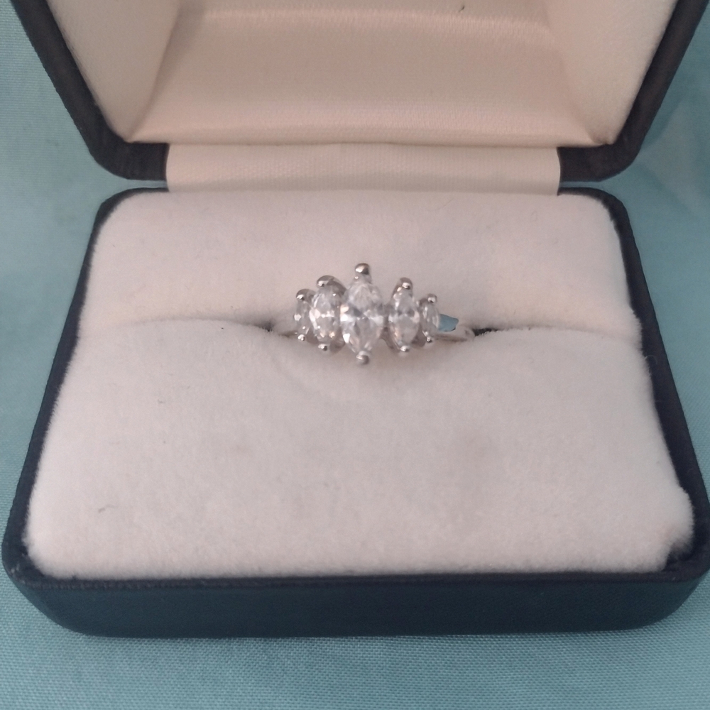 Elegant Silver Women's Ring